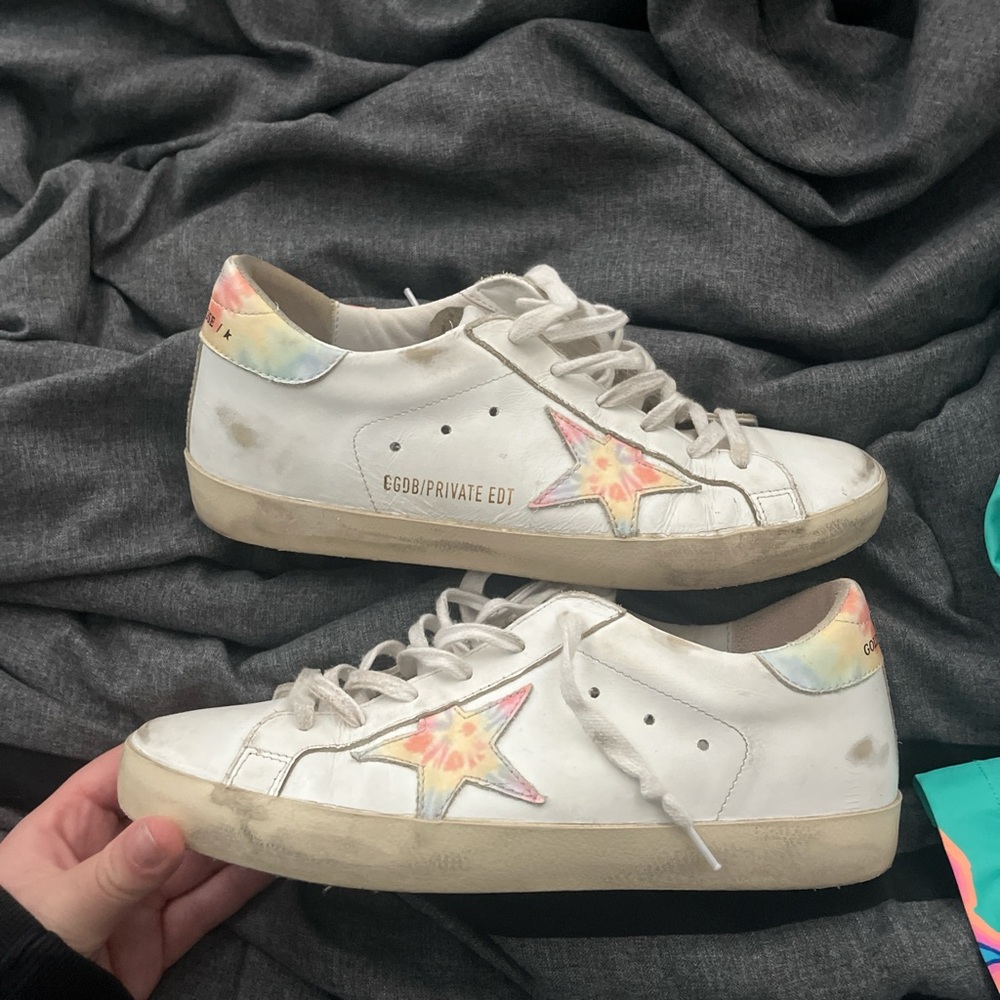 Rainbow tye dye golden goose